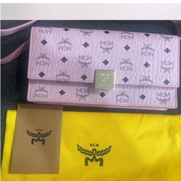 MCM Pink Aren Crossbody / Wallet in Visetos Brand New - Picture 3 of 4
